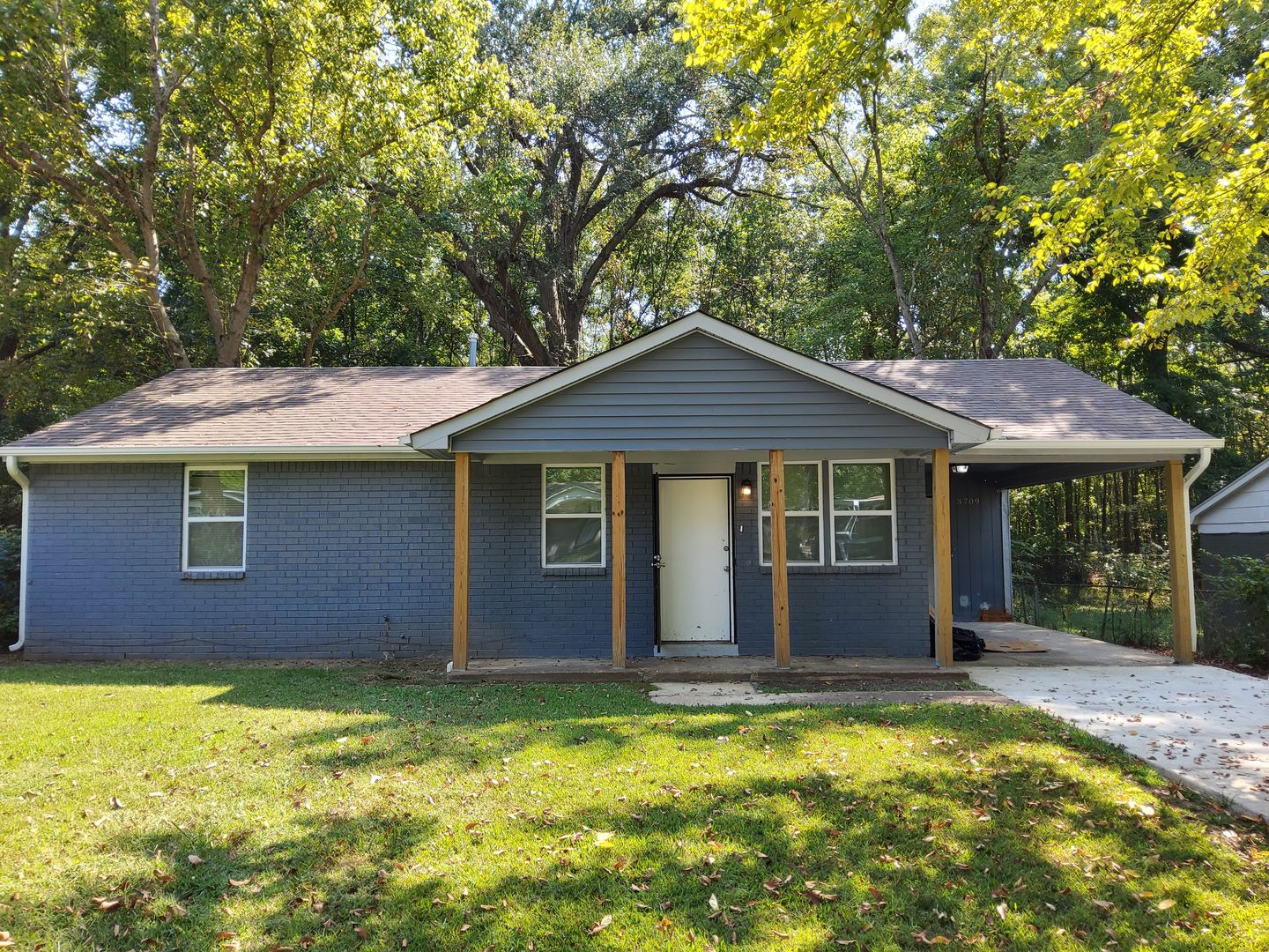 Memphis House: 3709 Royal Wood Dr