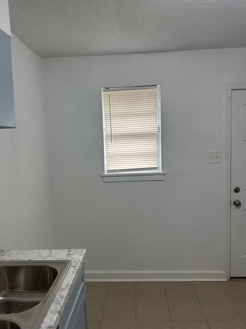 Memphis Apartment: 1344-1346 Hyde Pk Blvd