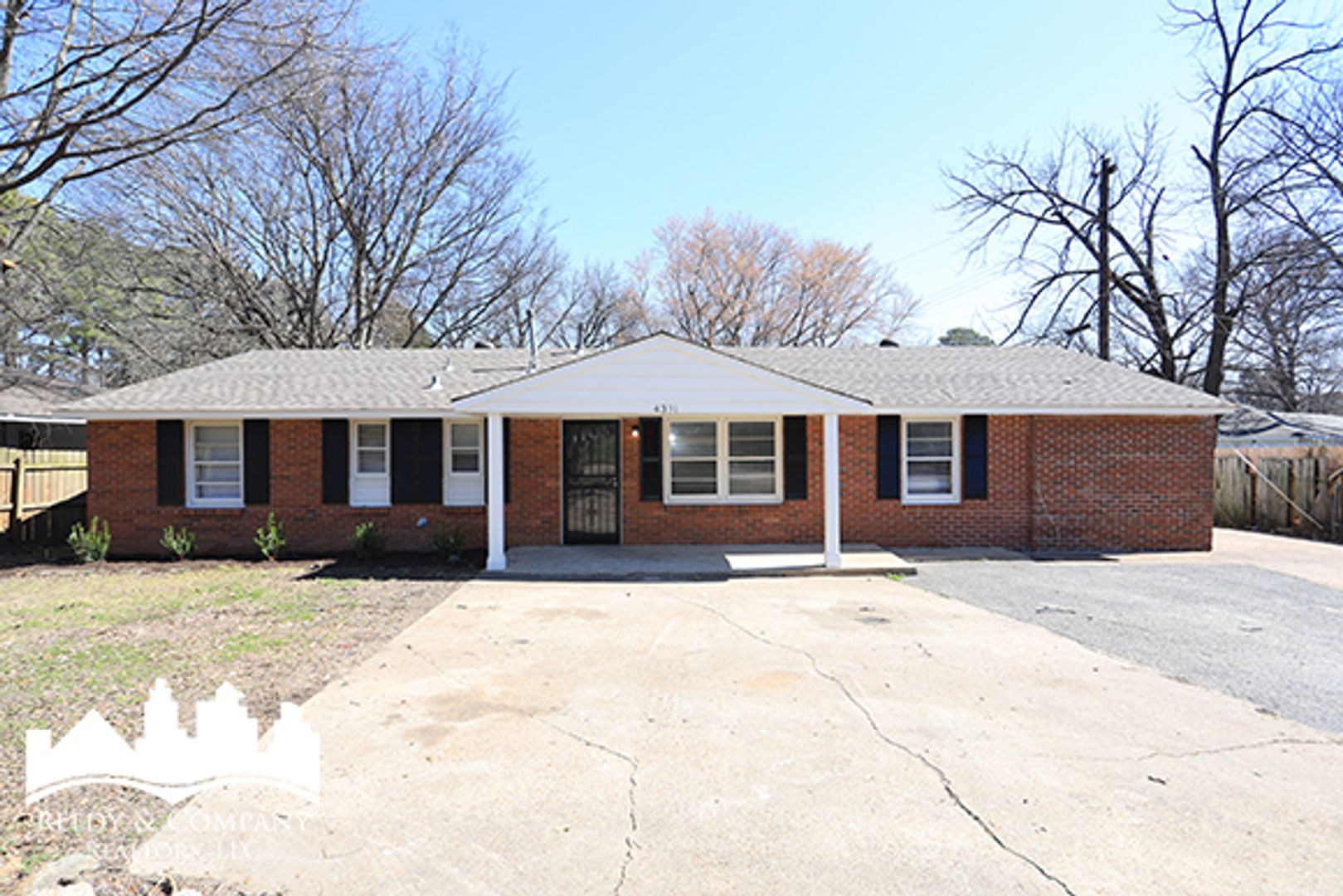 Memphis House: 4396 Millbranch Rd