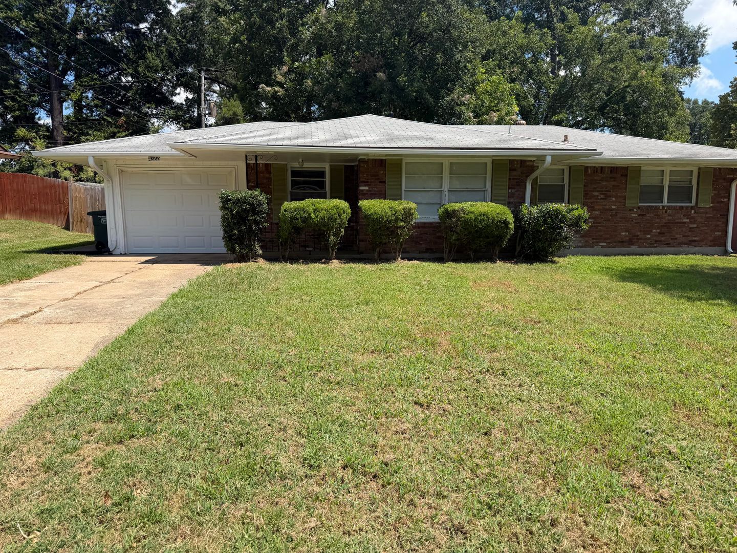 Memphis House: 4360 Walnut Hill Dr