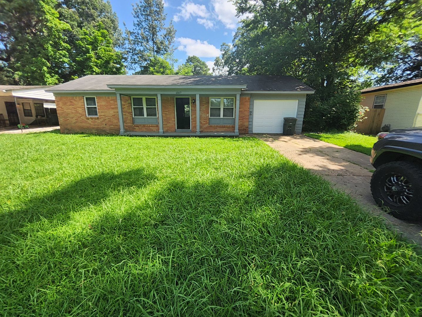 Memphis House: 1507 Mary Jane Ave