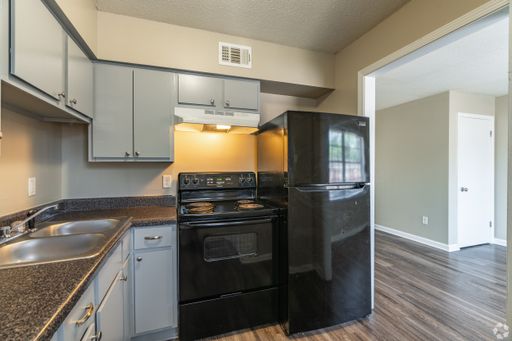 Spacious 3-Bedroom ApartmentNear the University District – photo 1