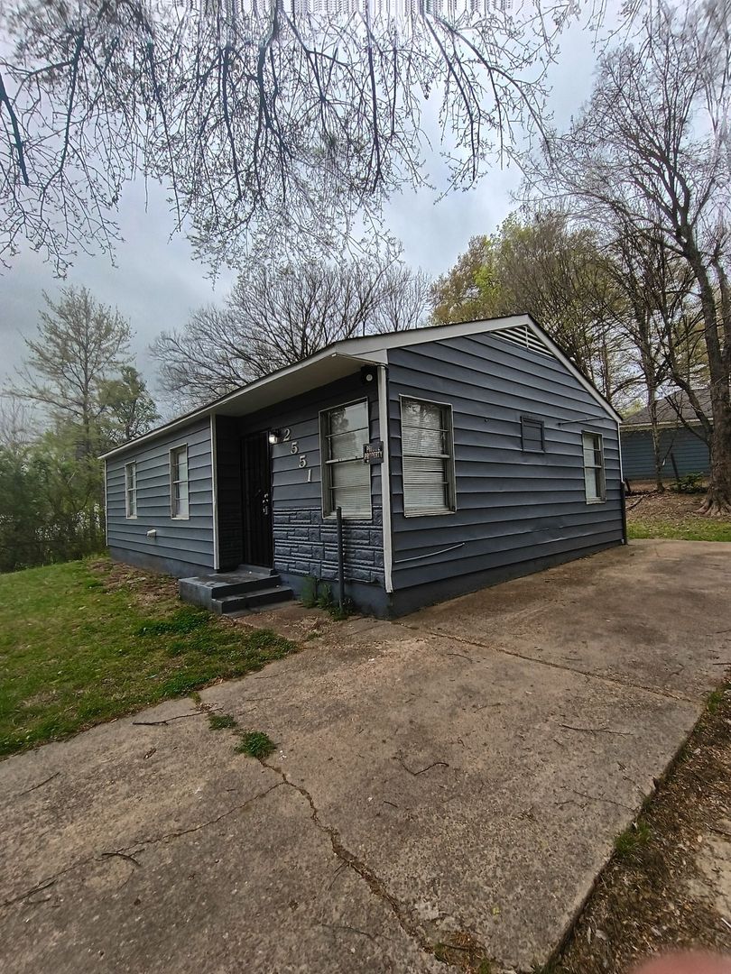 Memphis House: 2551 Dakar Ave