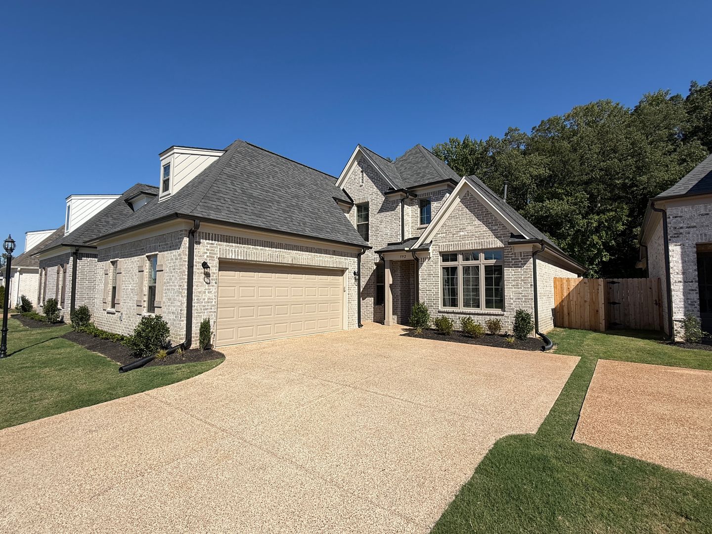 Cordova House: 592 Holden Dr