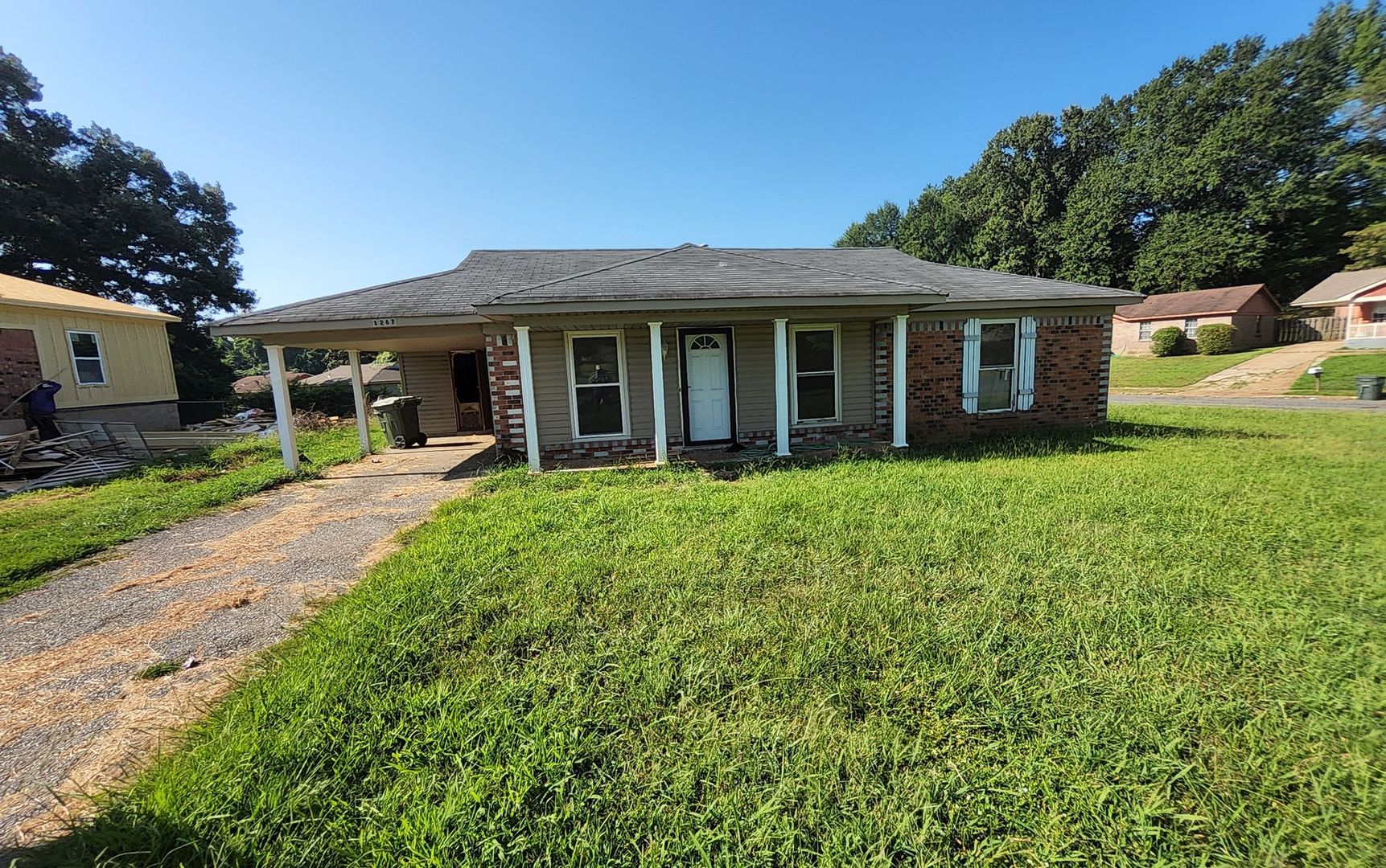 Memphis House: 1267 Deer Trail Ln