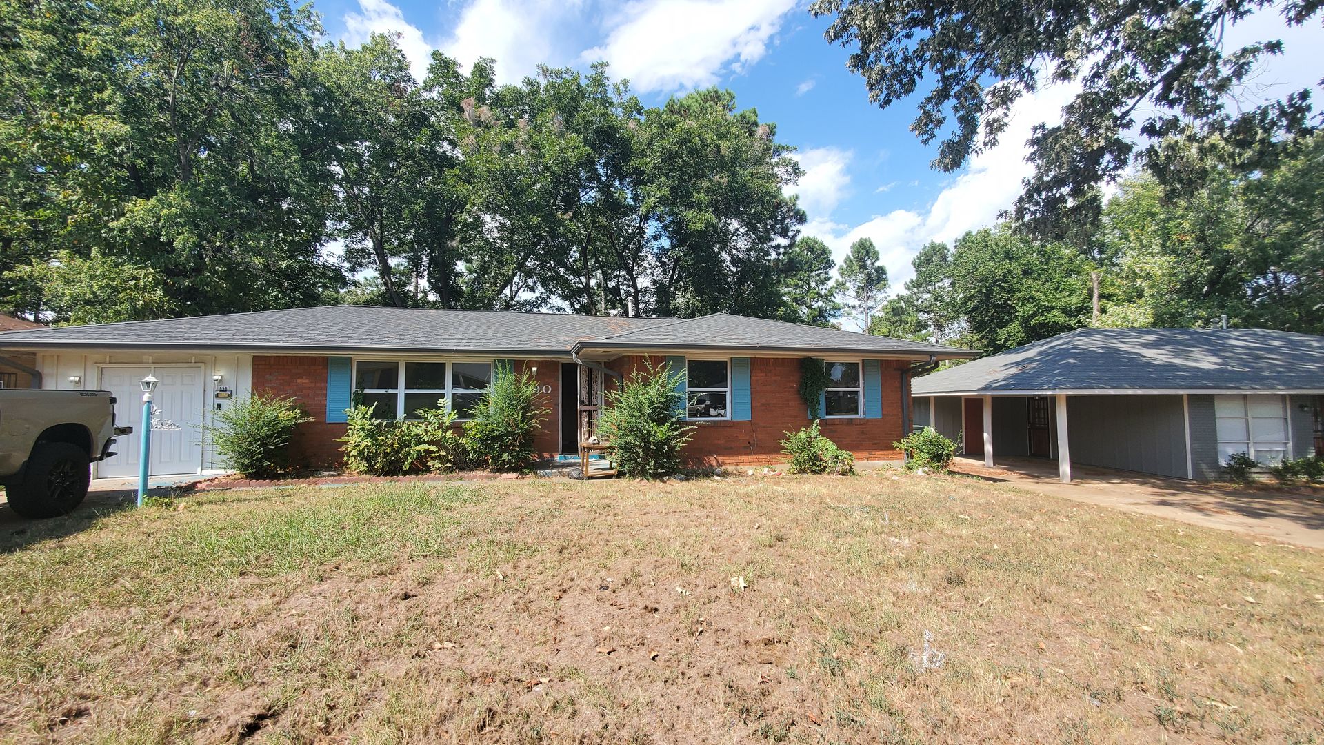 Memphis House: 890 W. Marigold Ln