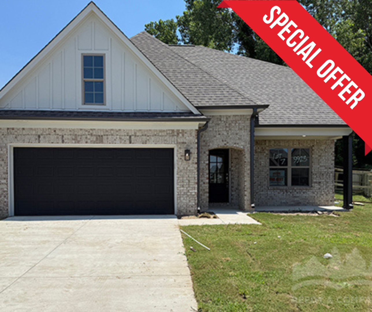 Cordova House: 1844 Bloomington Cir E