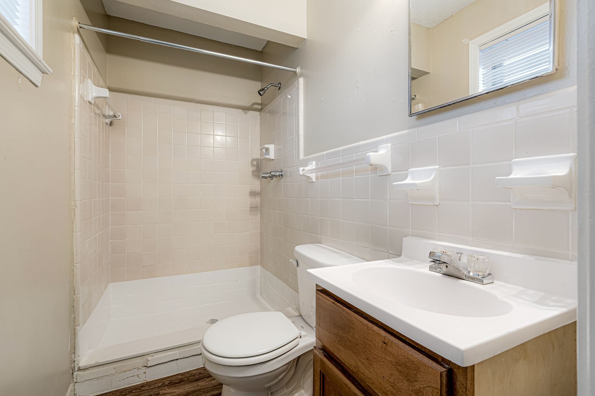 Memphis Apartment: 3667 Rhodes Ave