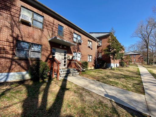 Renovated 2 bed / 1 bath apartment in Historic Hampton Heights! 1st MONTH RENT FREE!