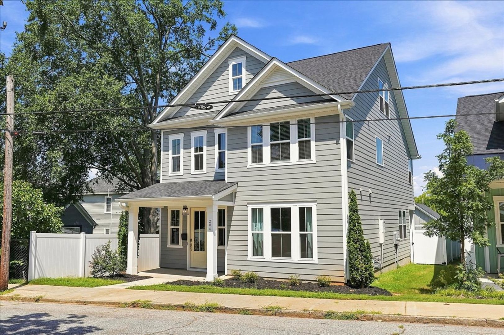 Spartanburg House: 206 Woodward St