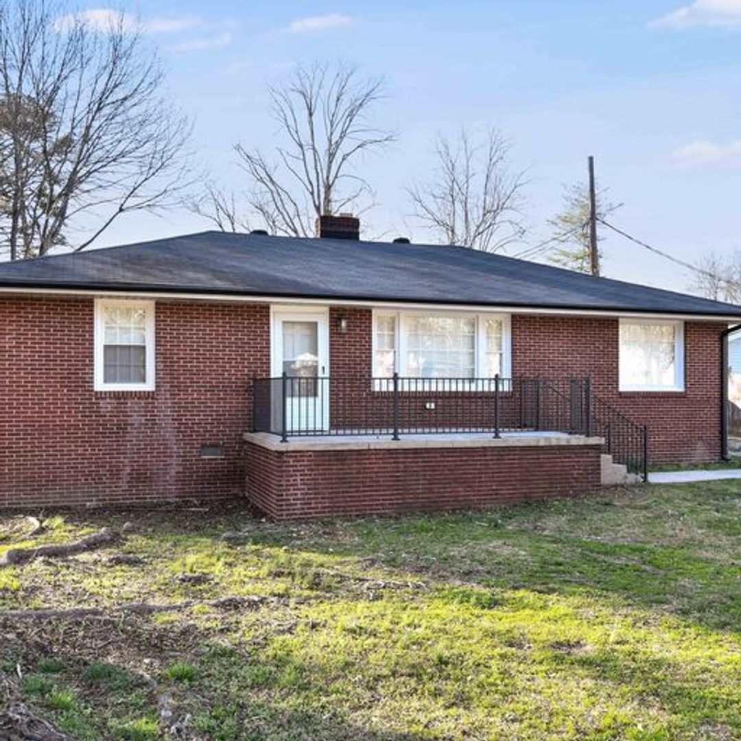 Taylors Apartment: 502-508 Tiffany Ln, 4011-4013 Edwards Rd