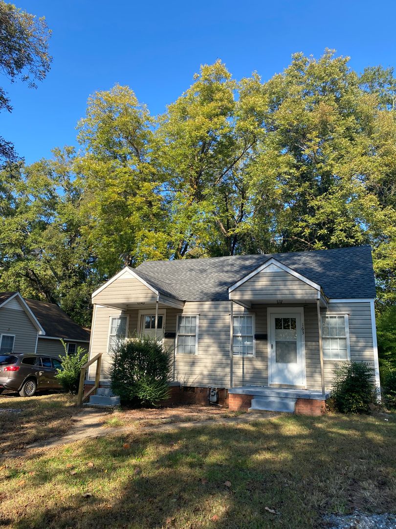 Spartanburg Apartment: Cambridge Cir 161 & 163