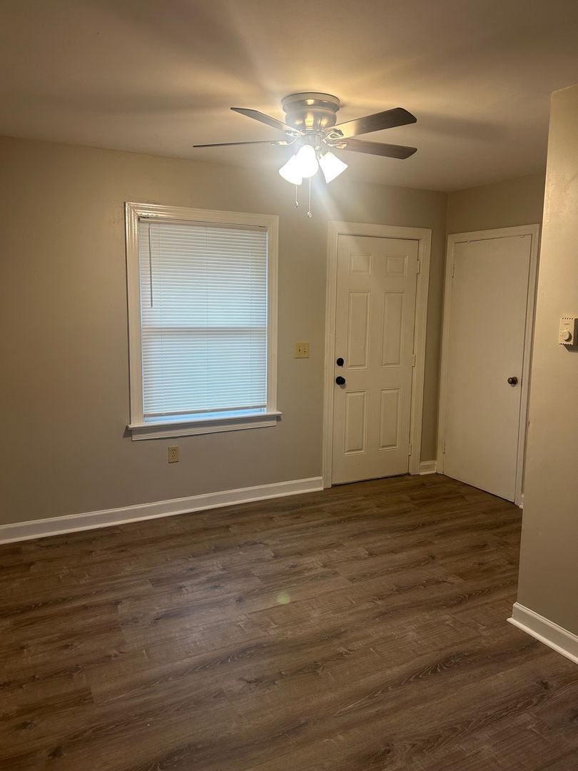 Woodruff Apartment: 320 Irby Street