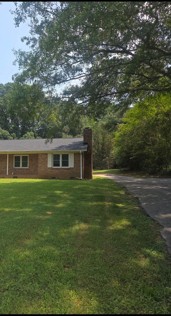 Spartanburg Apartment: 133 A Clint Court