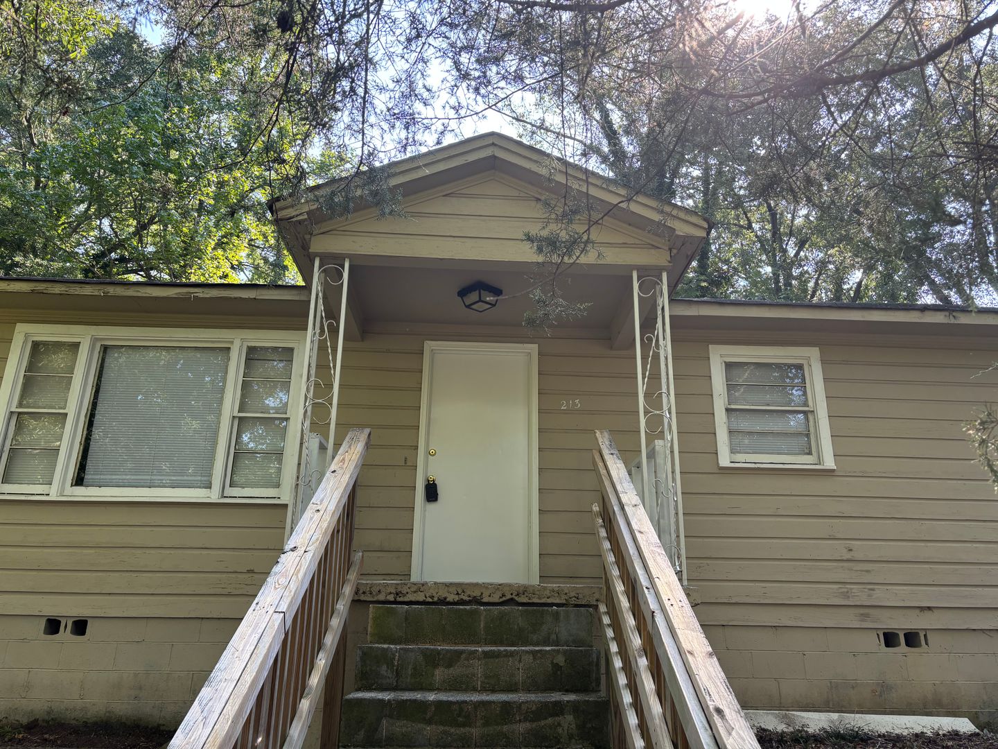 Spartanburg House: 213 Caulder Circle