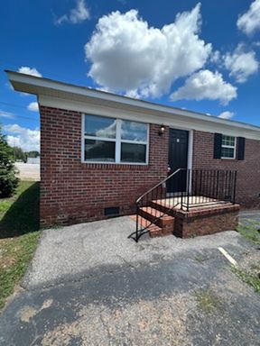 2 Bedroom, 1 Bath Duplex ~ Off N. Poinsett Hwy 1 MONTH FREE!