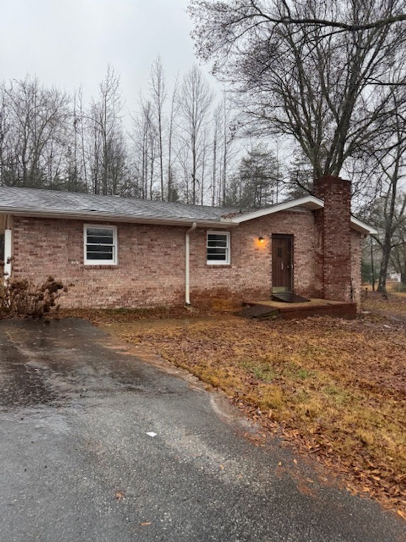 Marietta House: 100 Bates Rd