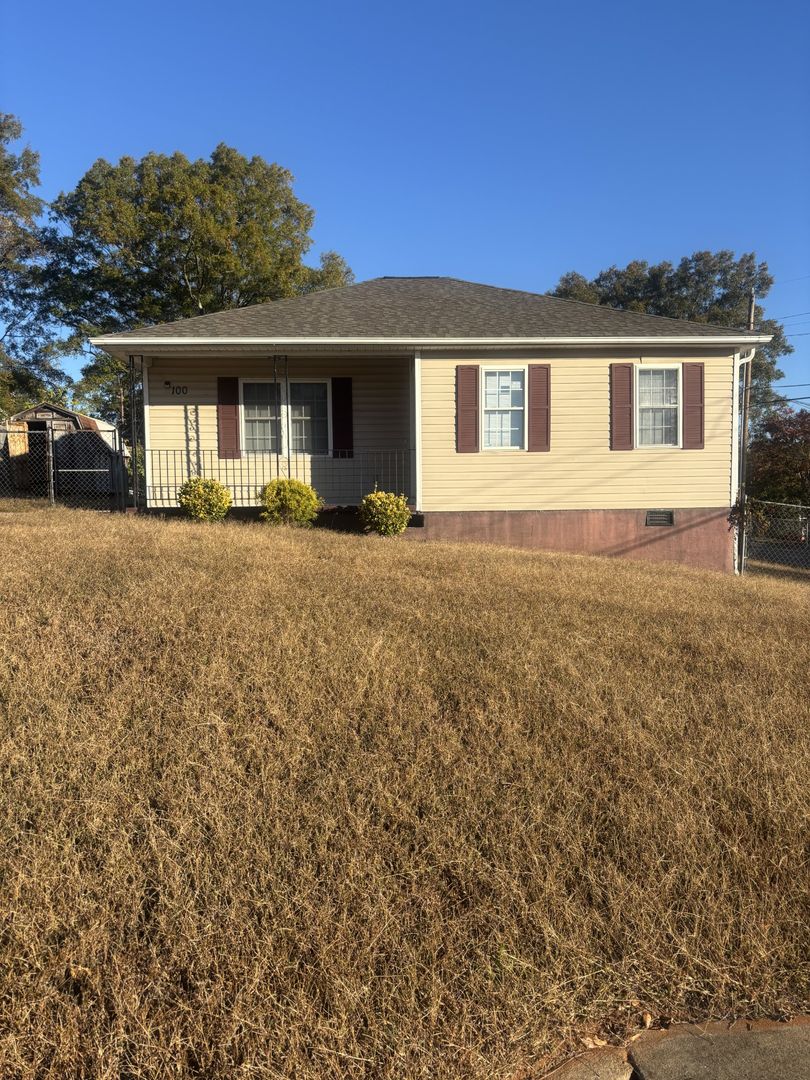 Greenville House: 100 New Hope Street