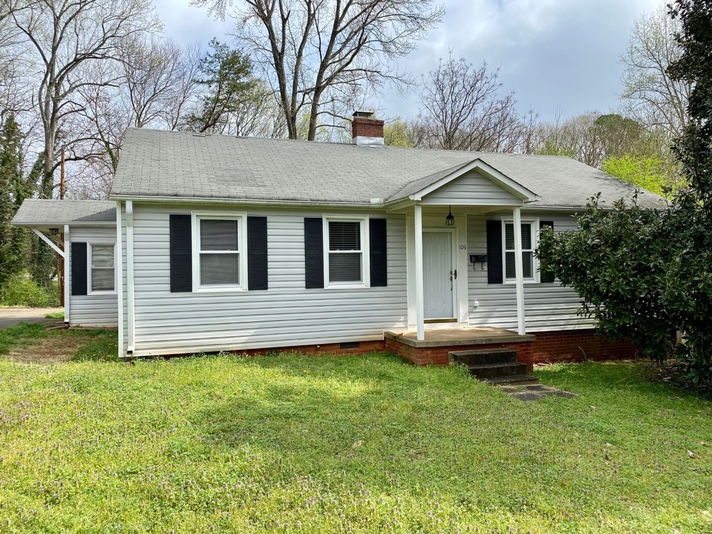 Spartanburg House: 109 Kreswell Cir