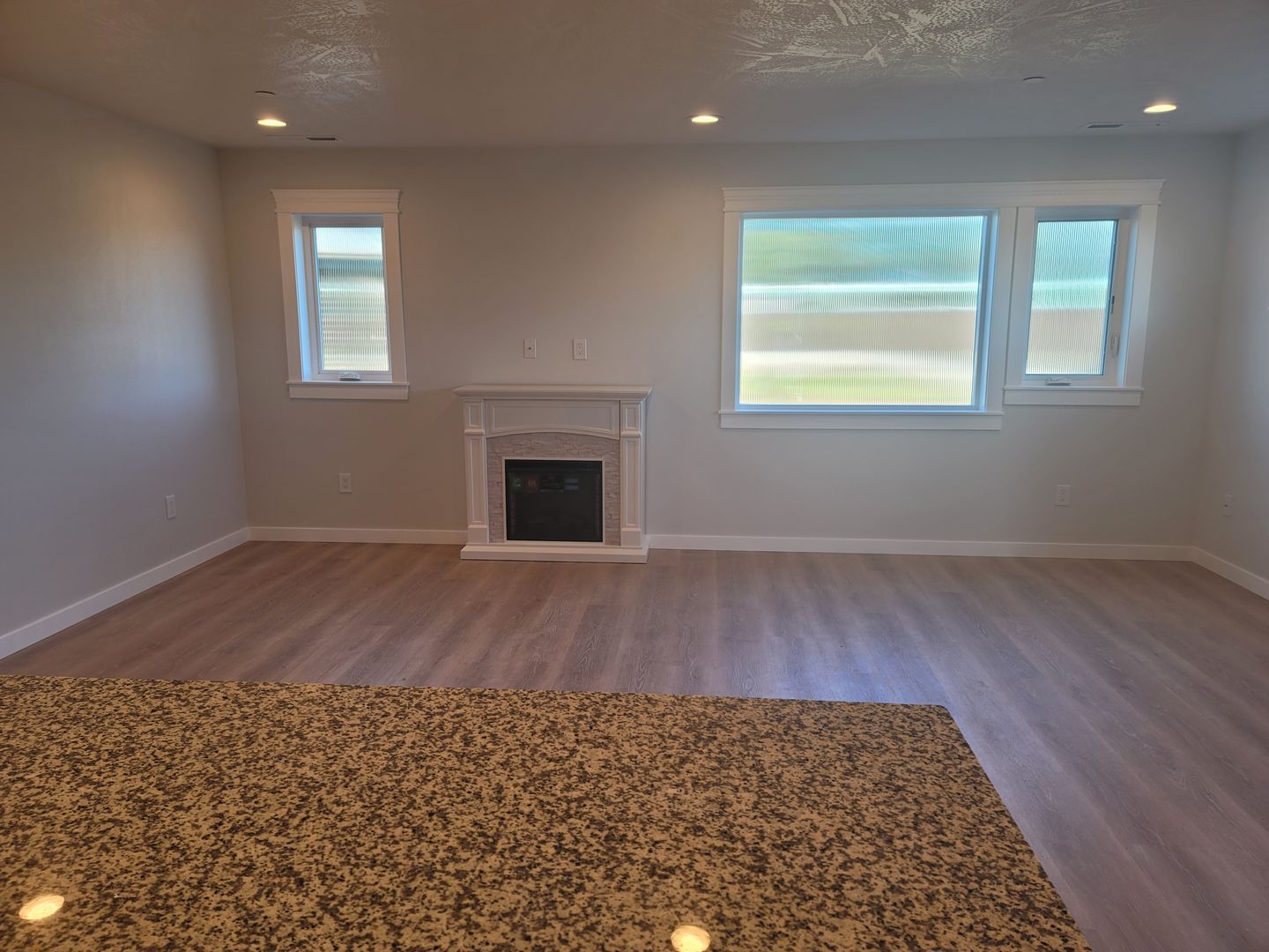 Crescent City Apartment: 930 E ST