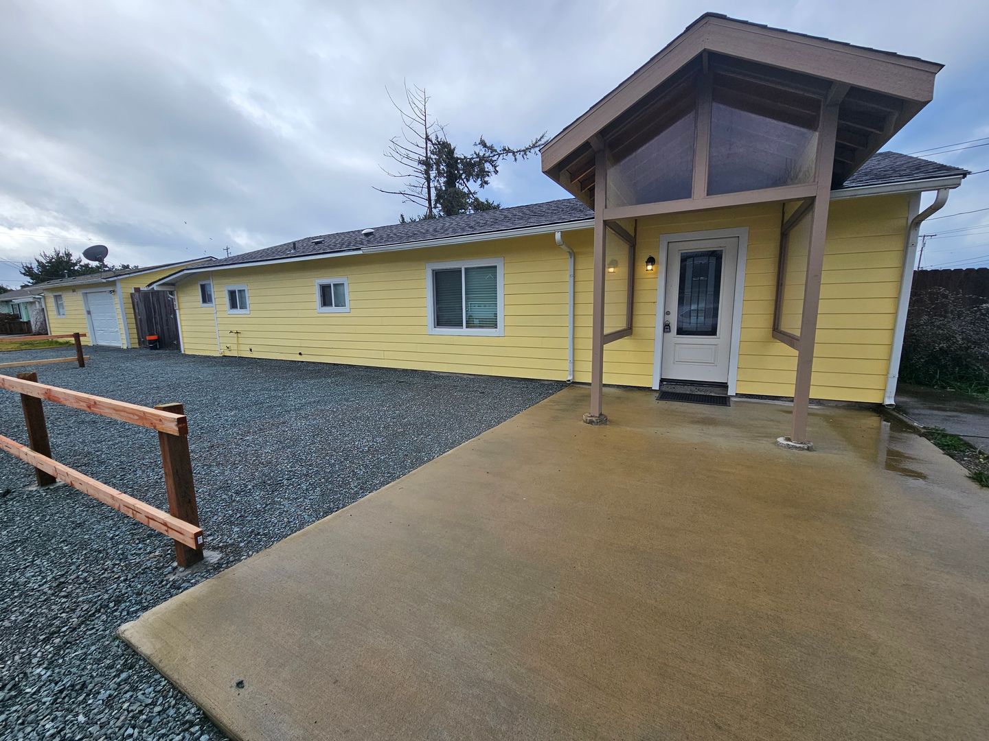 Crescent City House: 633 Caleveras Rd