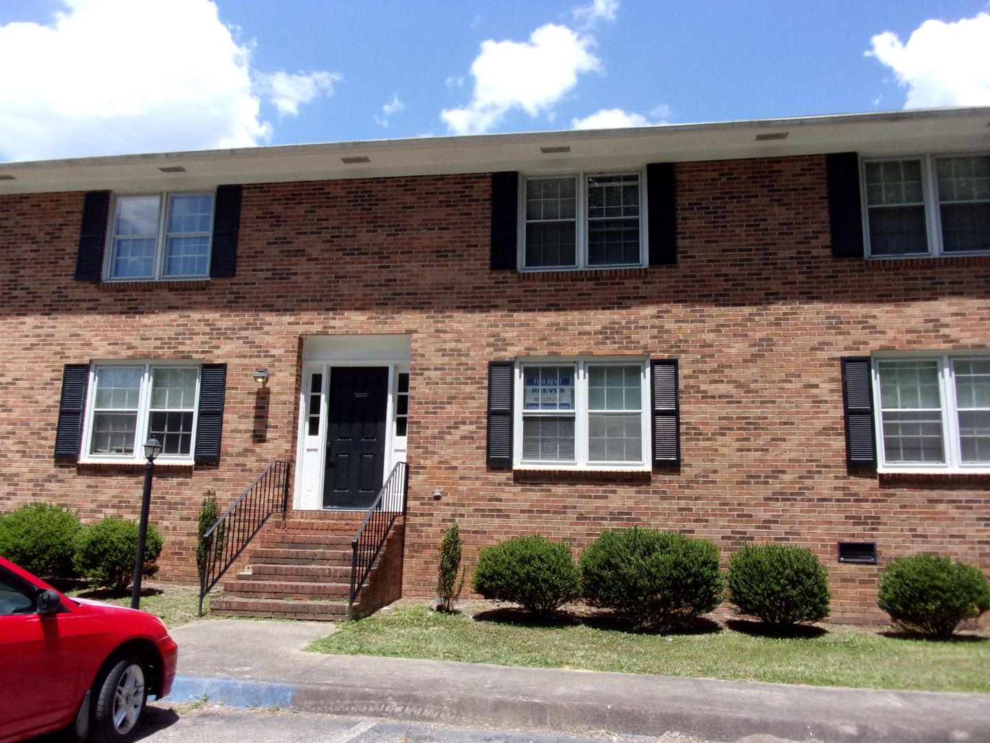Lancaster Apartment: 409 Plantation Road