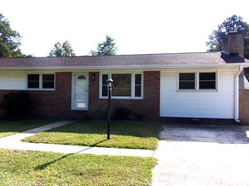3 Bedroom 2 Bath Beautifully Renovated Home in Lancaster – photo 1