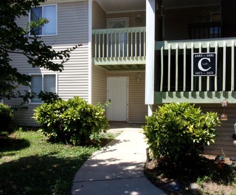 Fully Renovated Ground Floor Condo near Cherry Park – photo 1