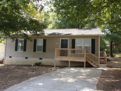 3 Bedroom 1 Bath Home - Recently Refreshed – photo 1