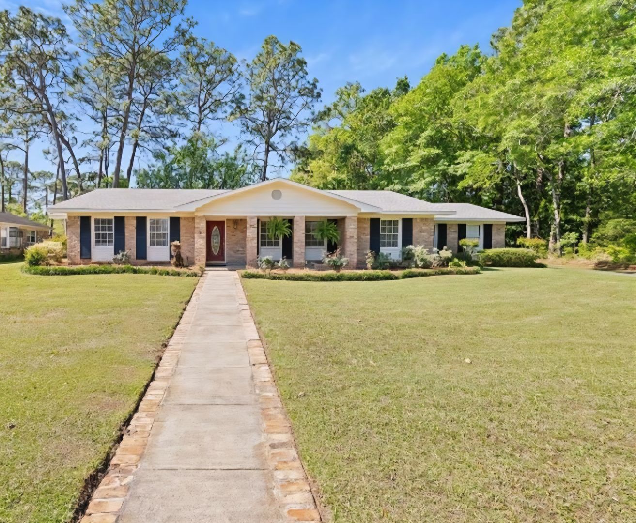 Mobile House: 3813 St. Andrews Loop N