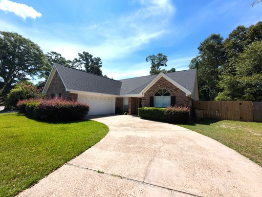 4/2 located in Ashmoor Place – photo 1