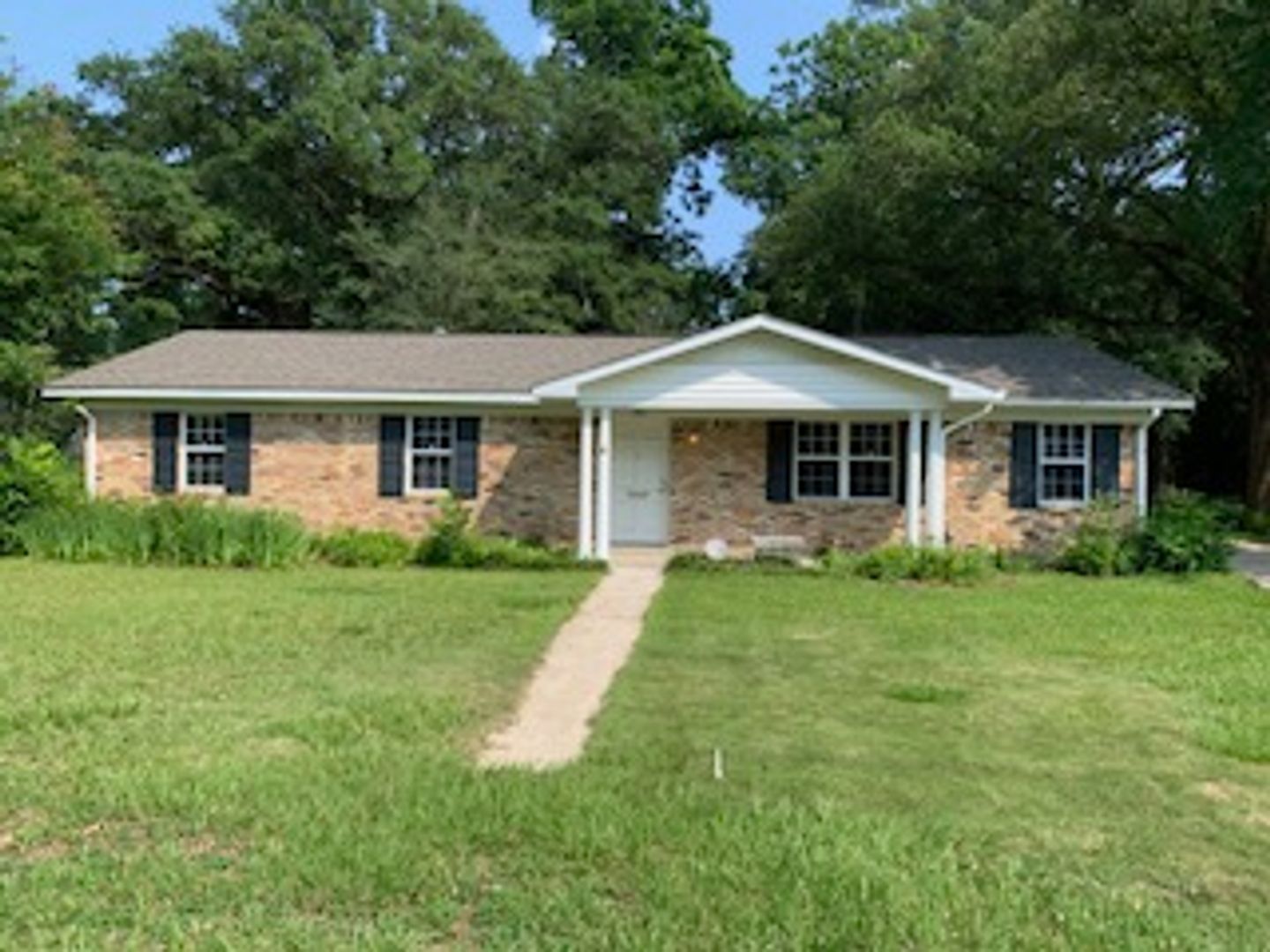 Chickasaw House: 306 Jackson St