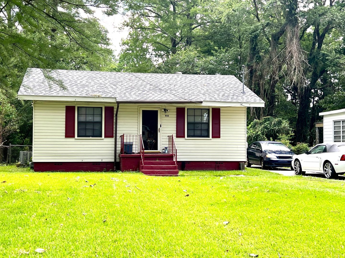Mobile House: 955 Cloverdale Drive