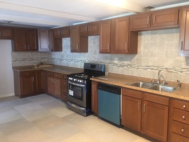 Mobile House: 2352 North Dog River Drive