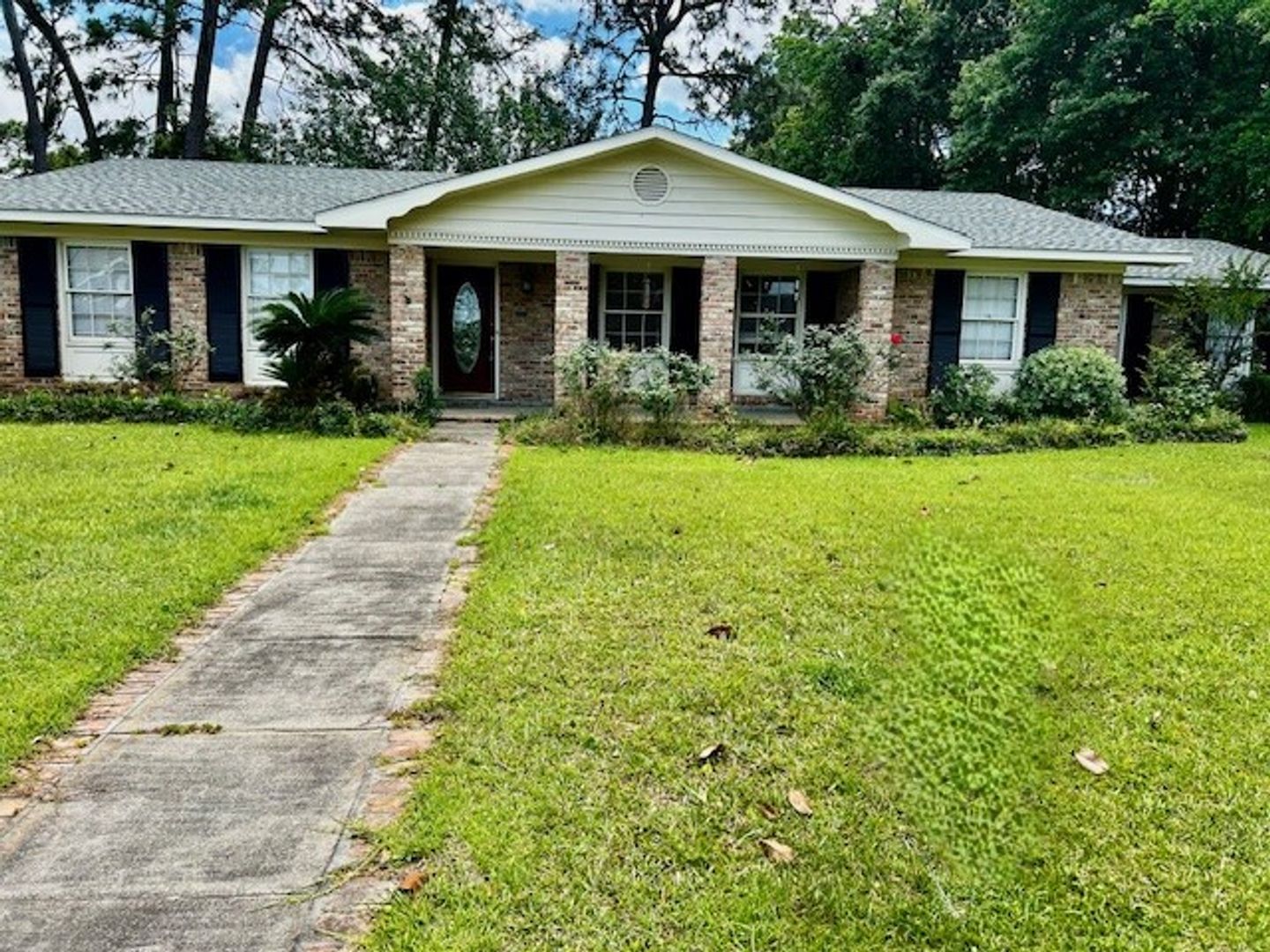 Mobile House: 3813 St. Andrews Loop N