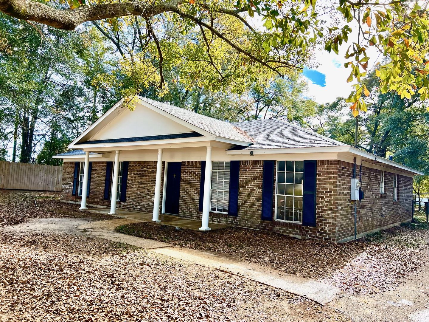 Mobile House: 7981 Musketeer Dr.
