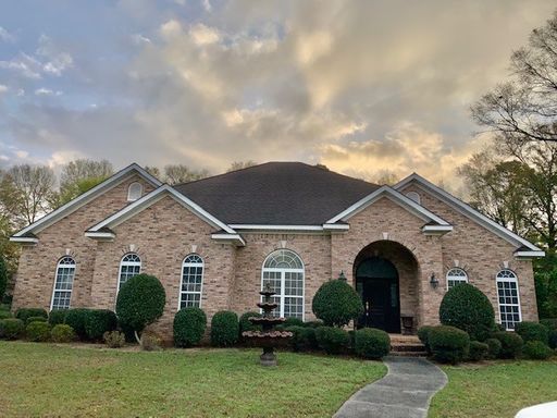 Large Brick Home 5/3 Three Car Garage – photo 1