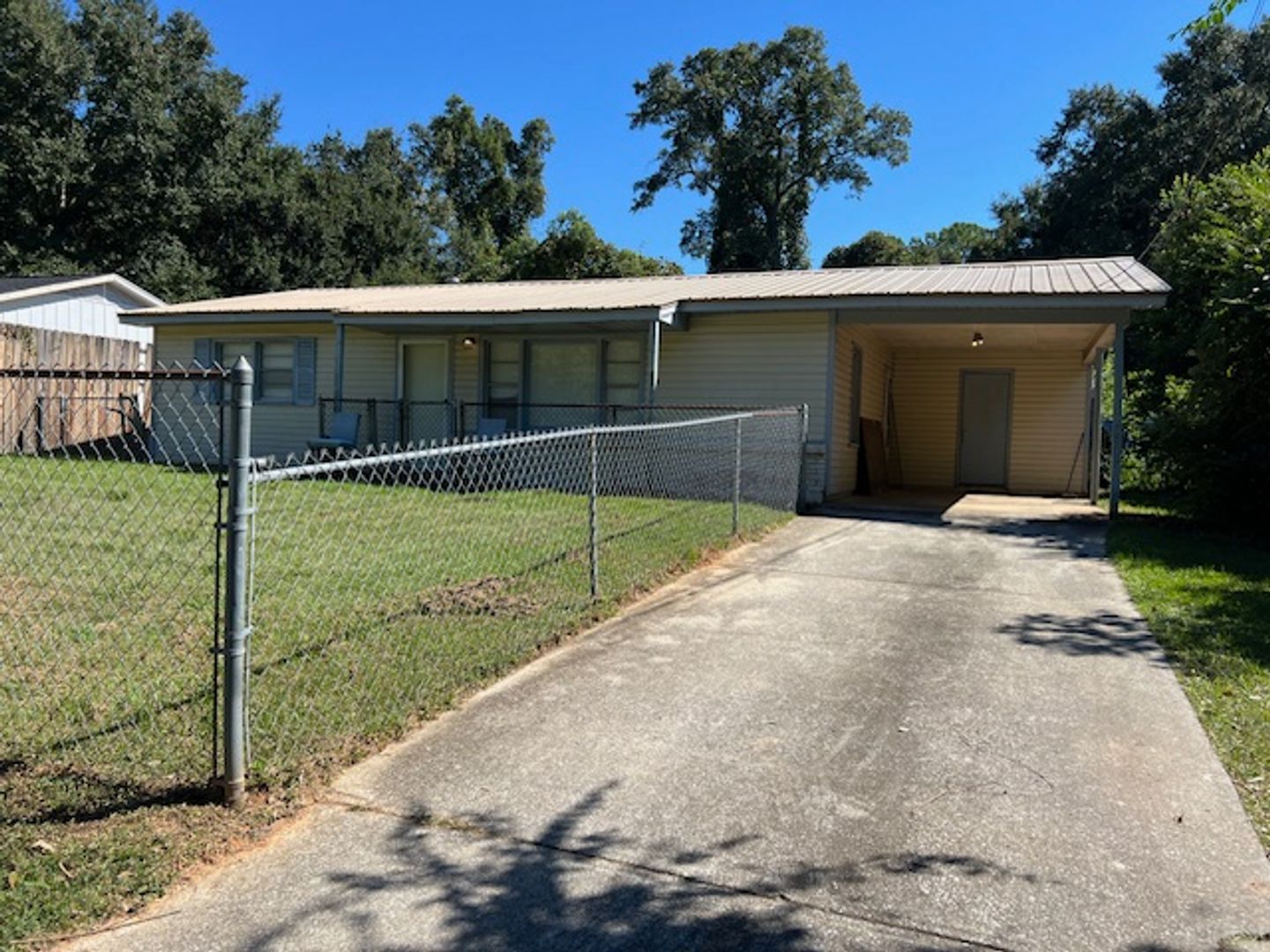 Mobile House: 621 Wesley Lane East