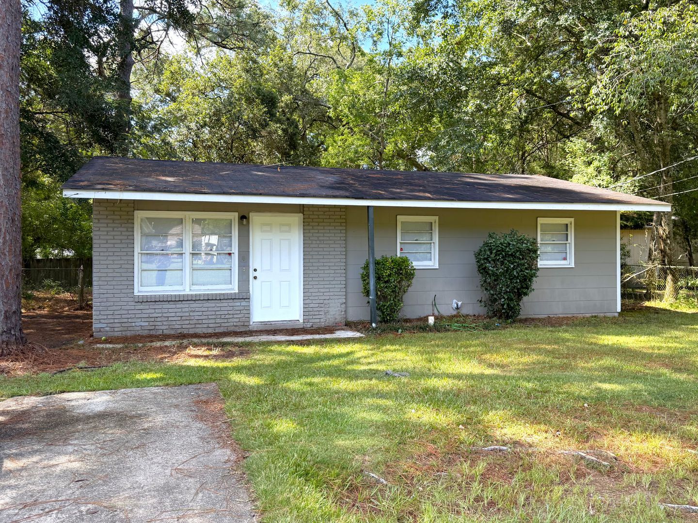 Mobile House: 6855 Victor Road