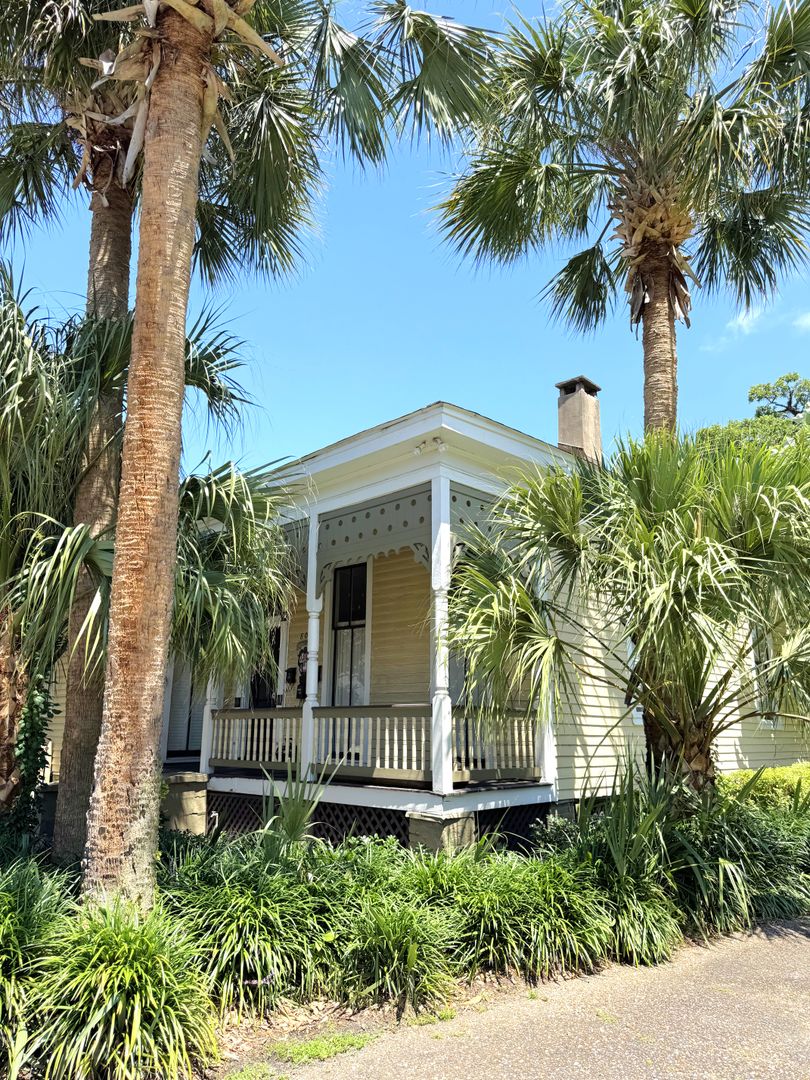 Mobile House: 808 Dauphin Street C