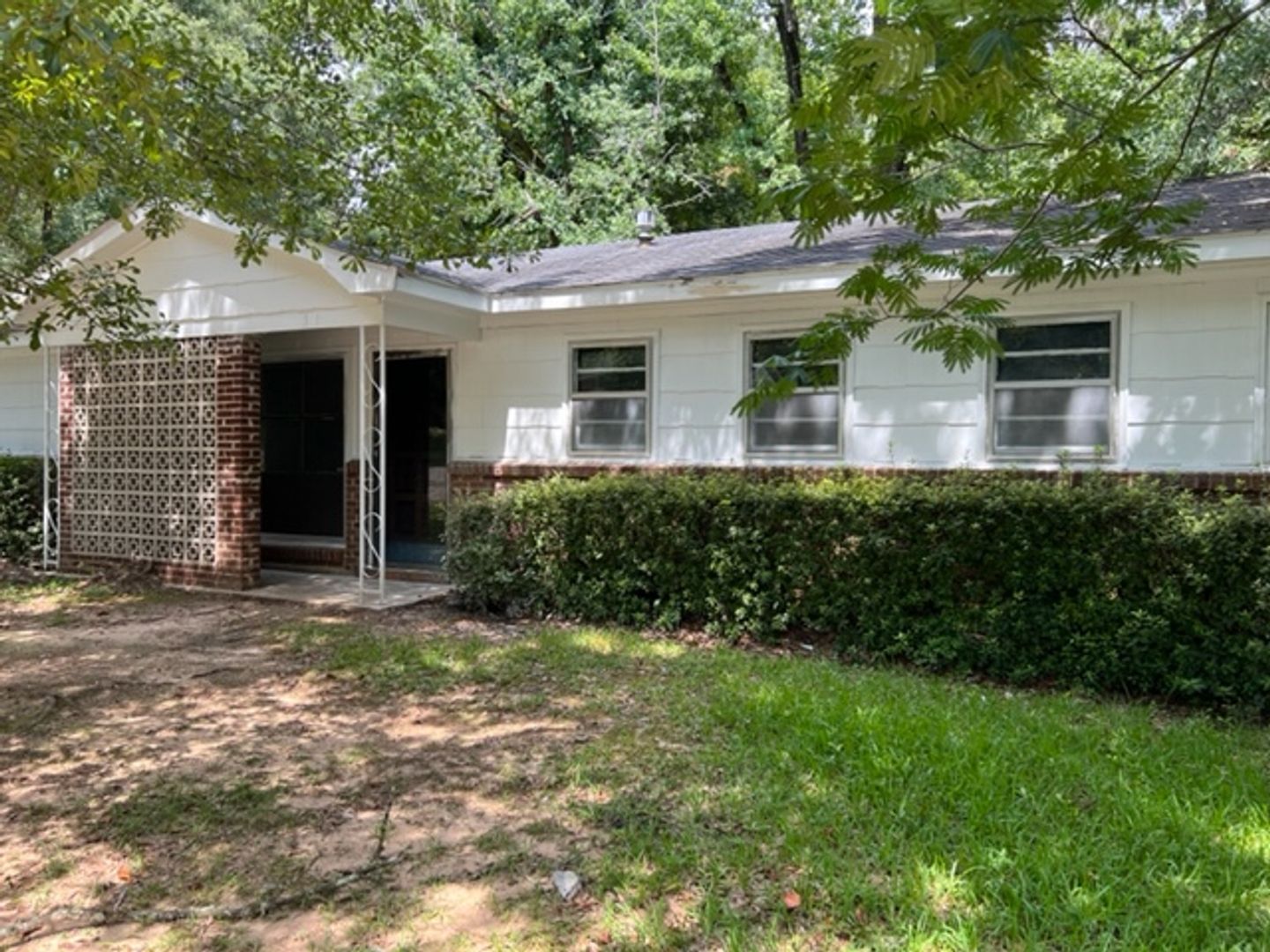 Mobile House: 1450 Morlee Drive E