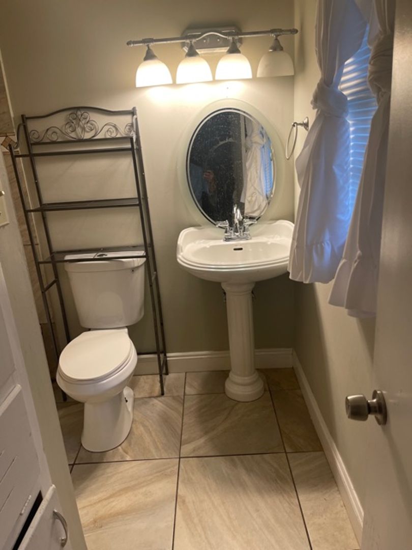 Mobile House: 113 Vanderbilt Drive