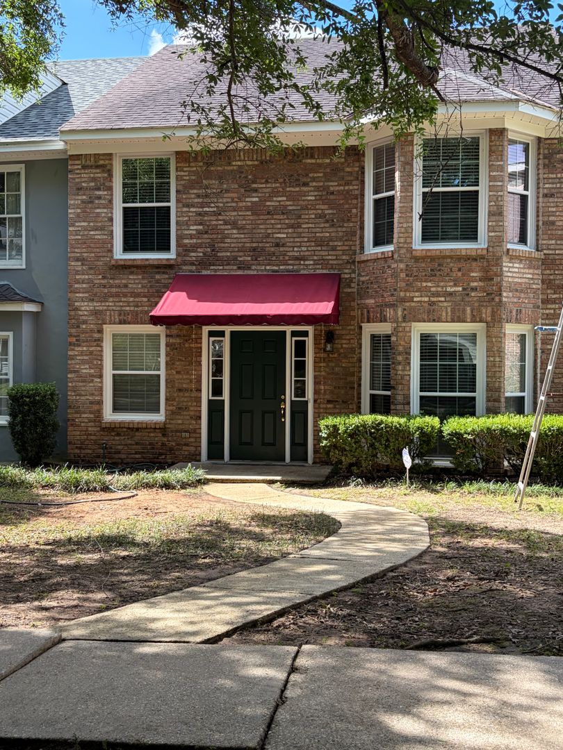 Mobile House: 6017 Sussex Drive