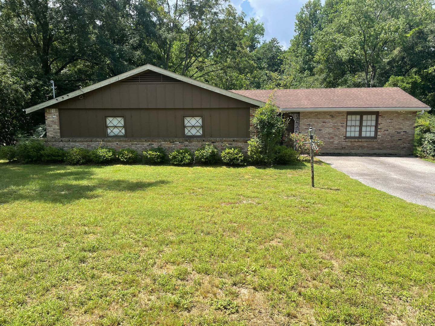 Mobile House: 5913 Montfort Drive S