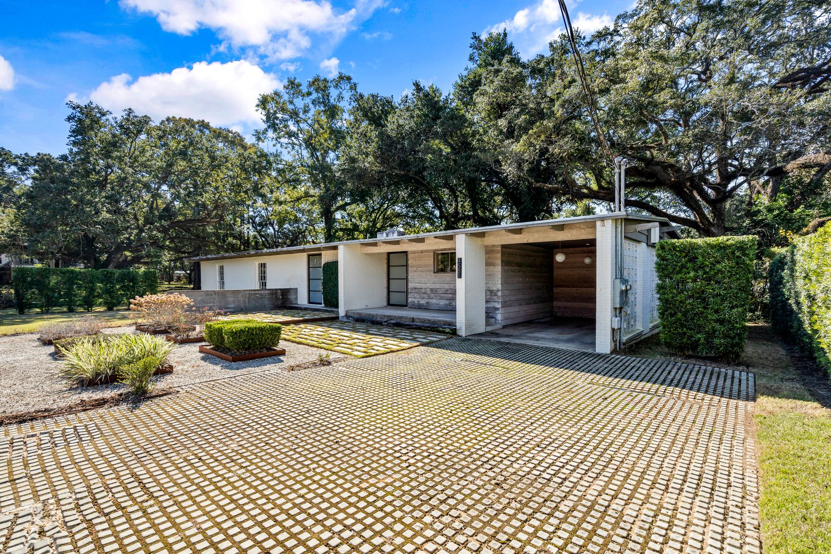 Mobile House: 4581 Hawthorne Place