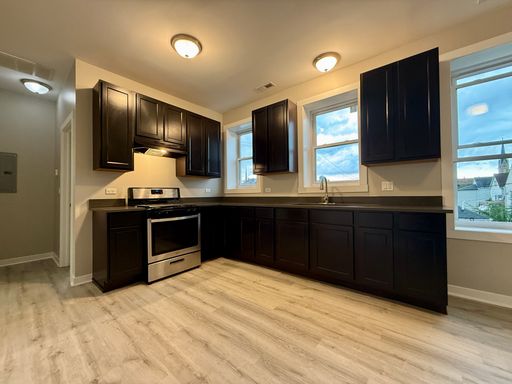 3 Bed 1 Bath – photo 1