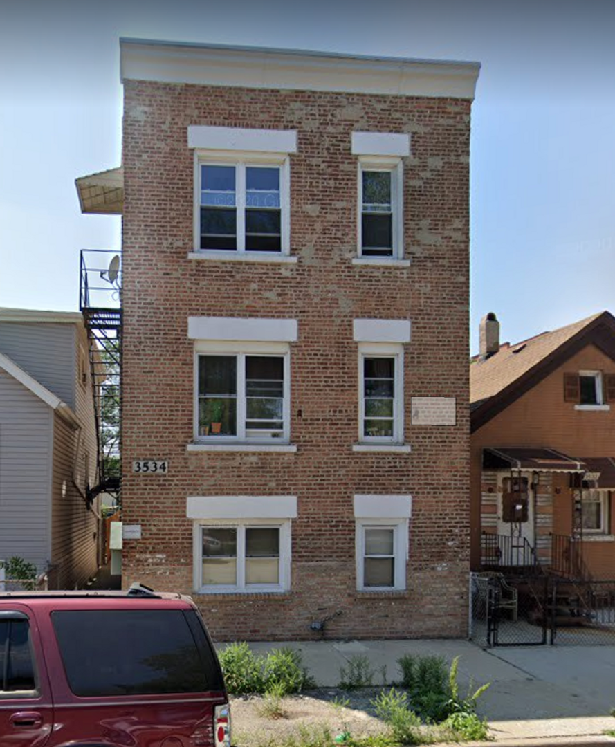 Chicago Apartment: 3534 S Parnell