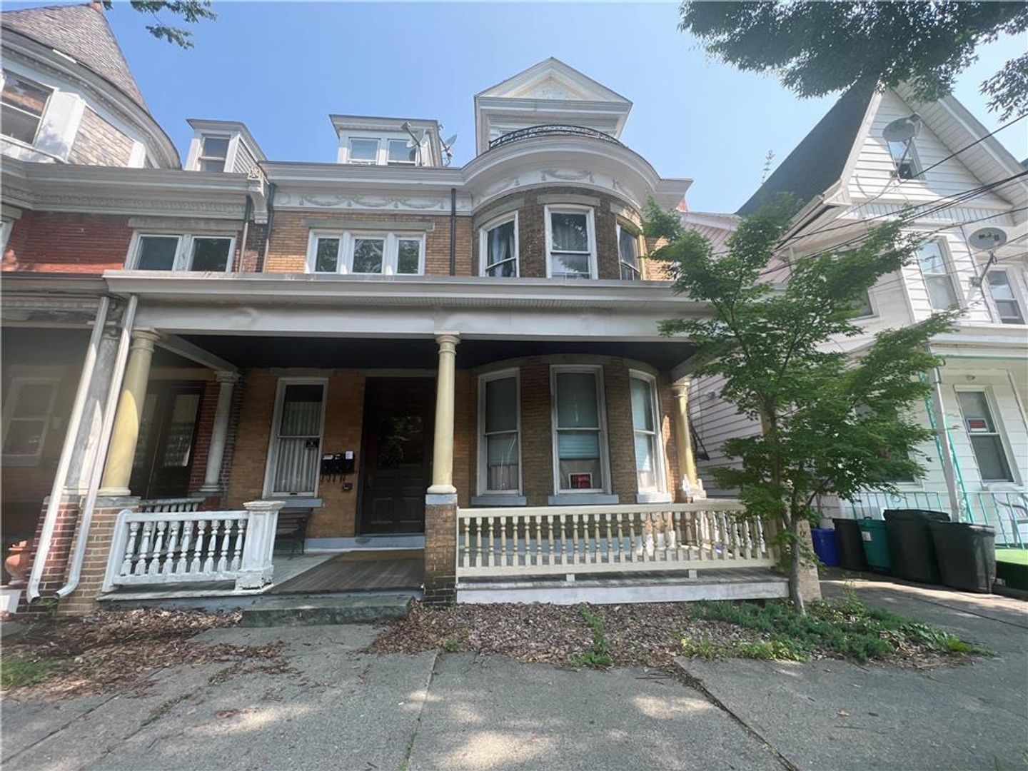 Easton Apartment: 1349 Washington Street