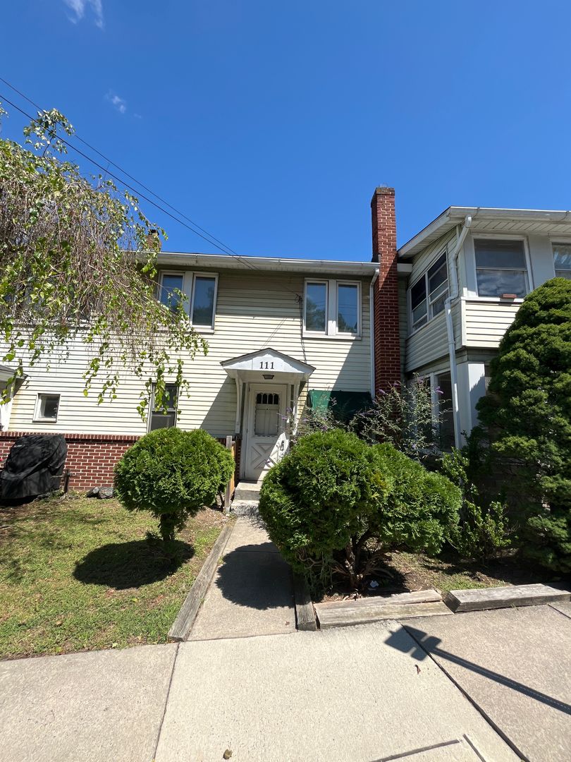 Slatington Apartment: 109-111 S Walnut Street