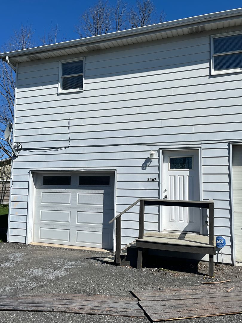 Bath House: 8467 Airport Rd Bath, PA 18014